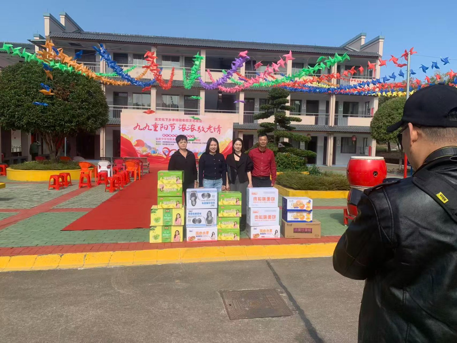 “独在异乡为异客，每逢佳节倍思亲”